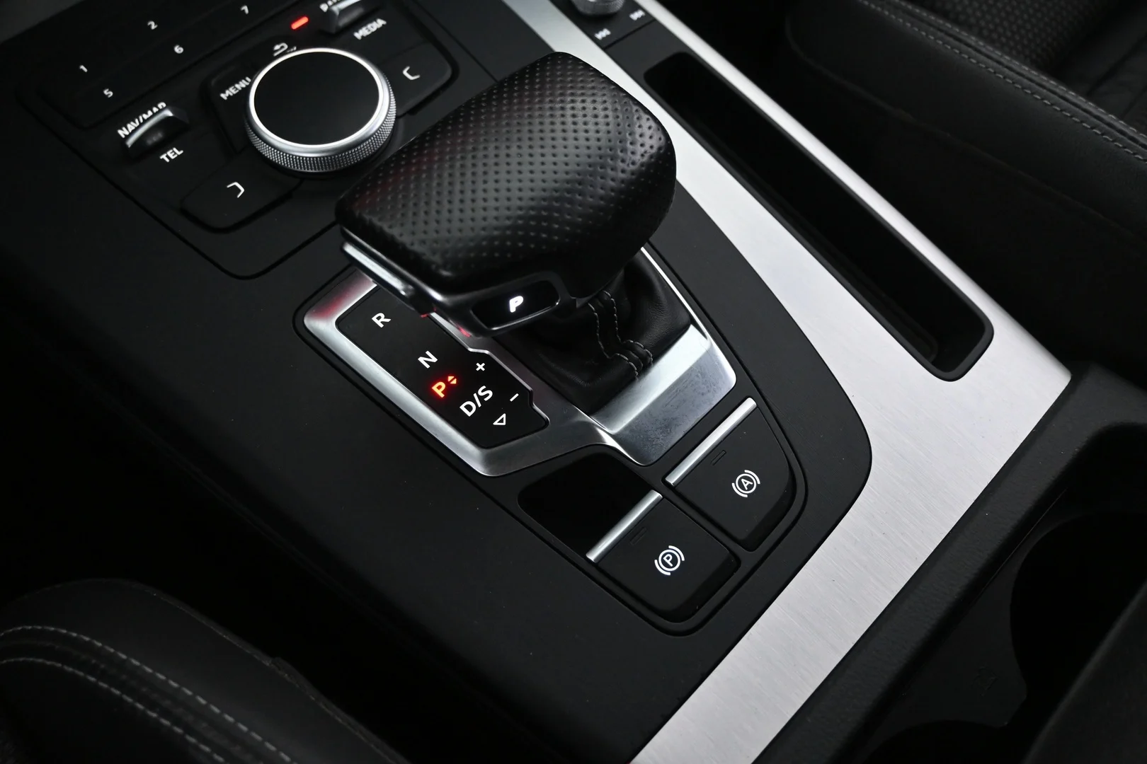 Car Image - JchVWG8fCsDUmIMJ4pog0