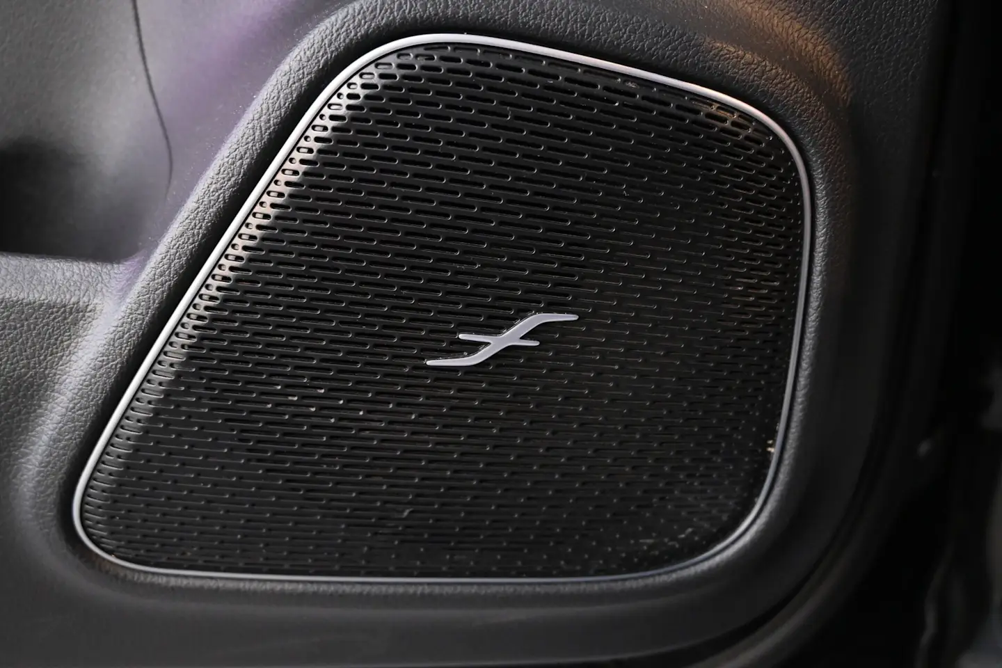 Car Image - 1UJPwY4p9HL2BvR3OZMHiZ