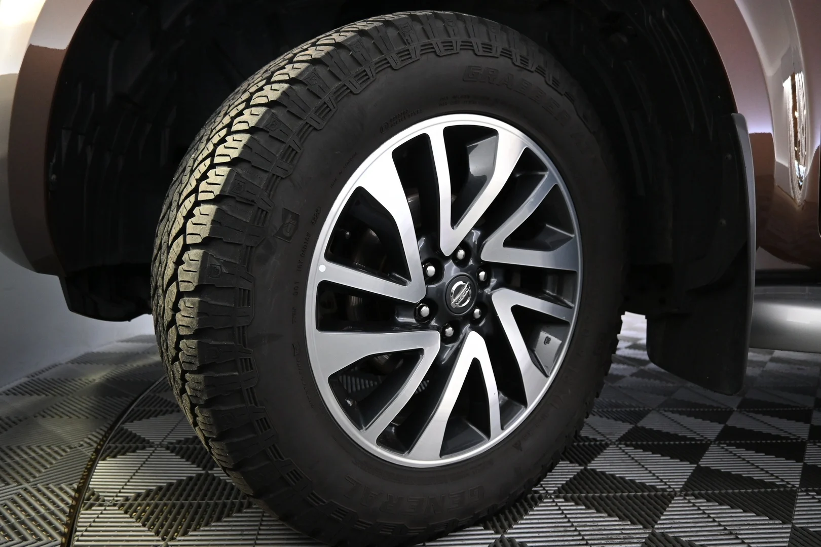 Car Image - 6PgDInTM8KHSBJ18tMQwr9
