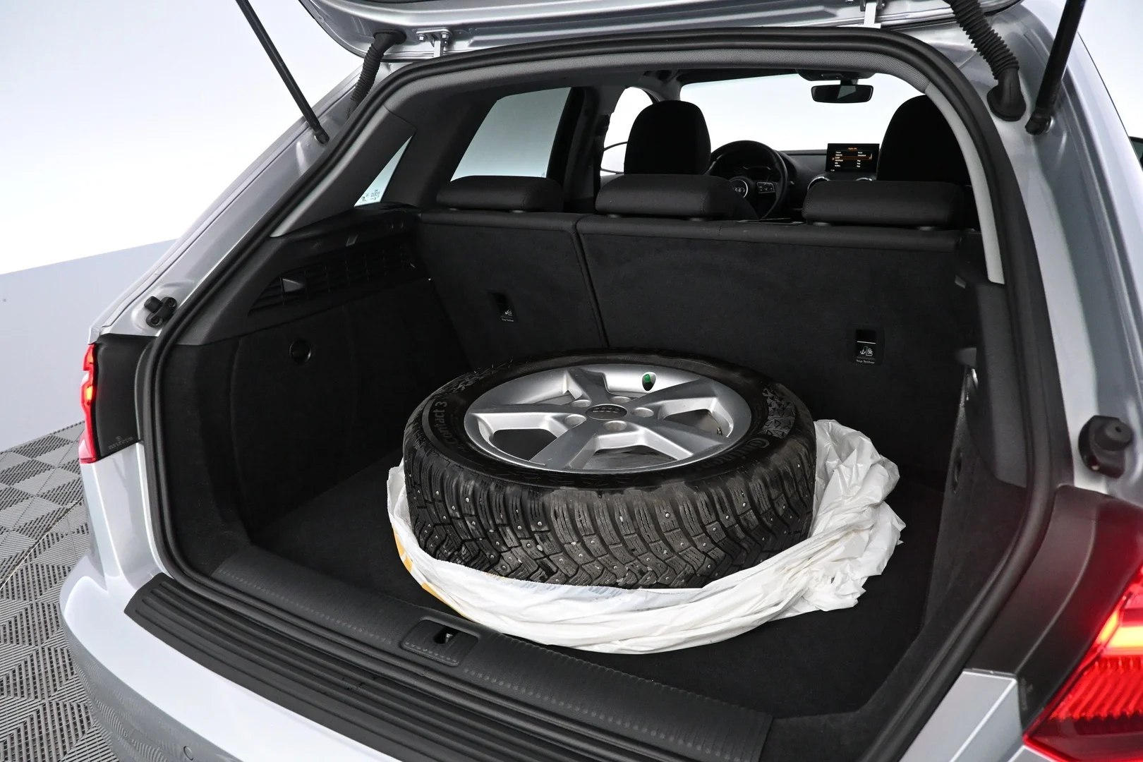 Car Image - 40KPs9uL8nx5aGBw9kv0Wl