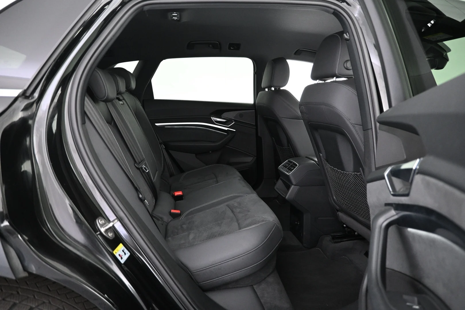 Car Image - 2LU8zTURWrBpoe0tWrrnM1