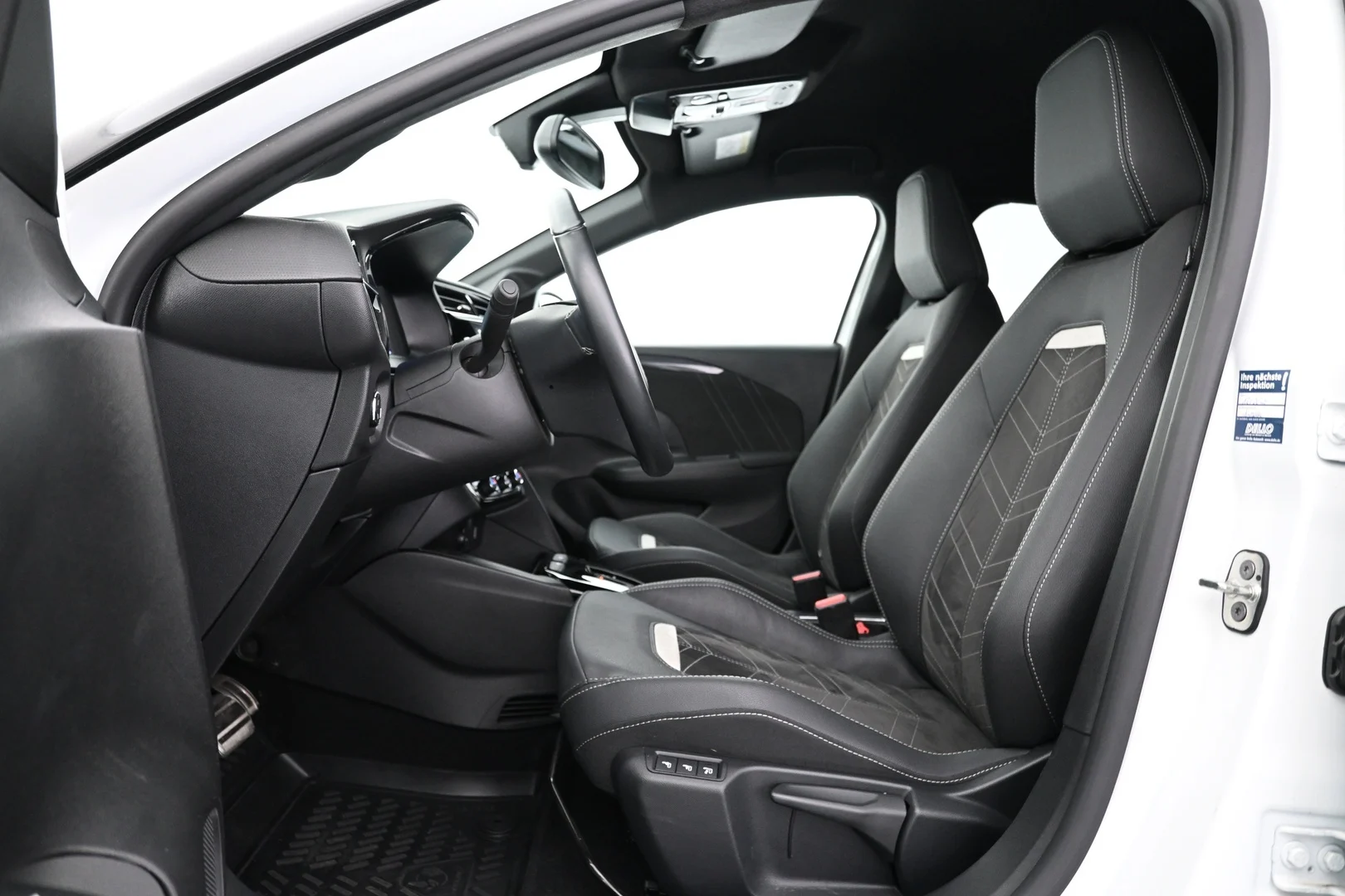 Car Image - 5CEXJae6BSreJ8tsBcq0H8