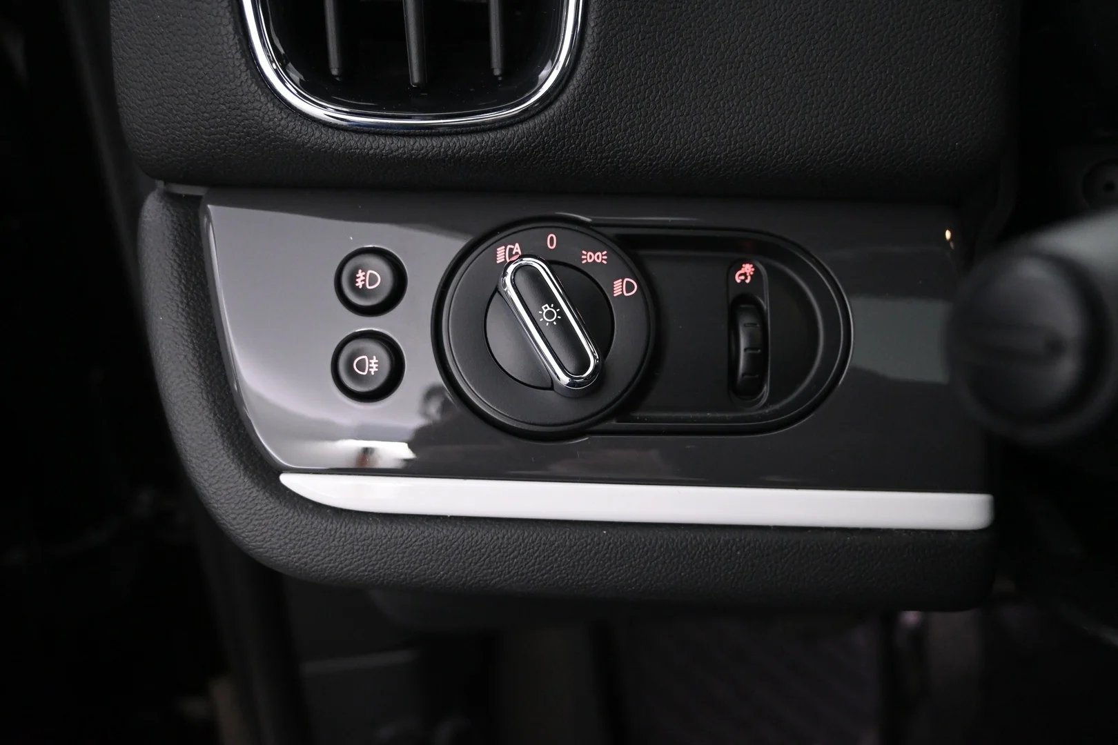 Car Image - 1HOHnzYMIGm3Zl1sHbax3Q