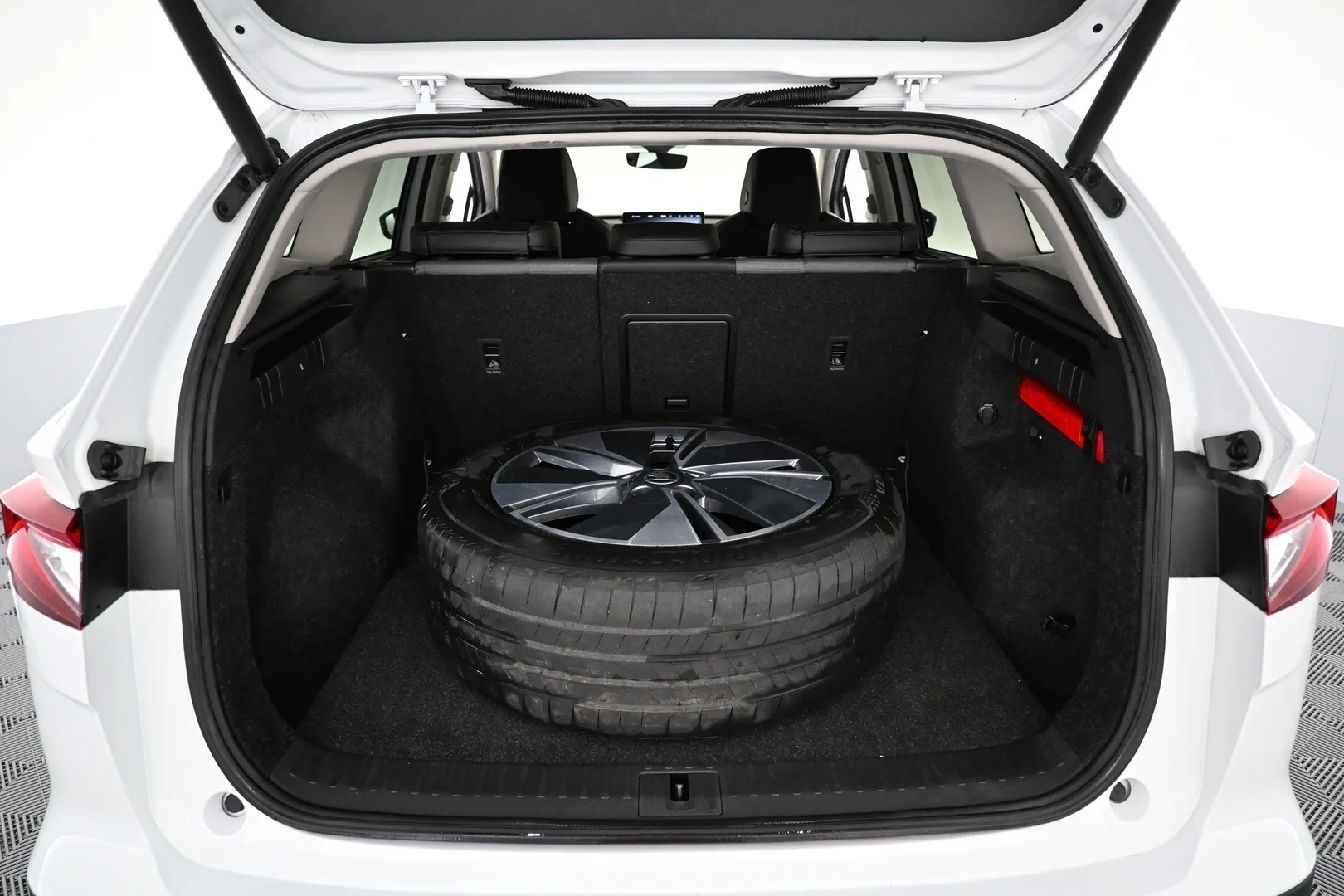 Car Image - 3I8aSDsIEcR9ZxqI6uGpyY