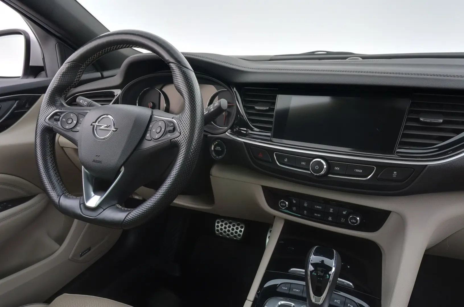 Car Image - 187iDpM8MbcMVm03uvrl65