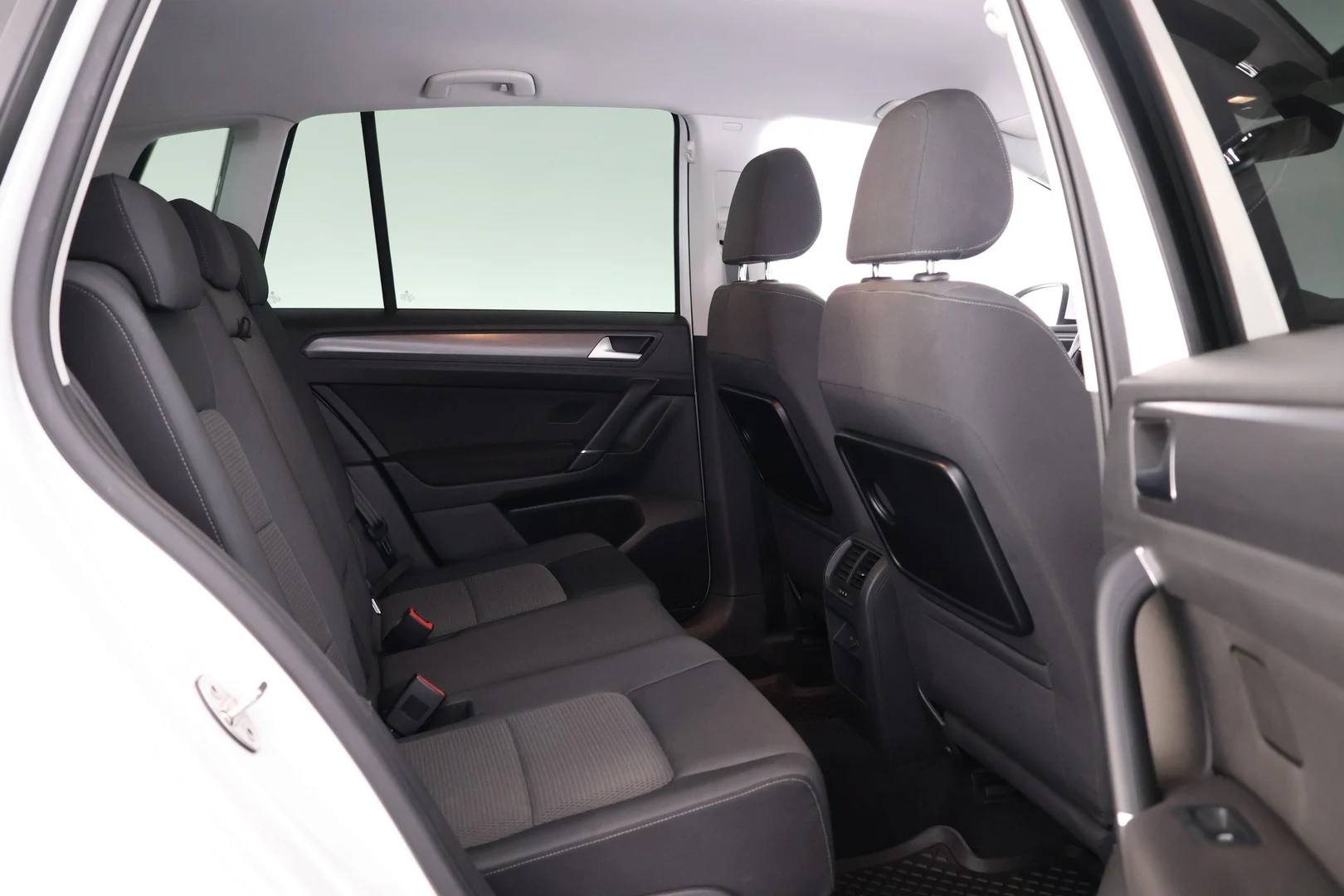 Car Image - 2VXFXxRnXcPXoKBd0HSHp1