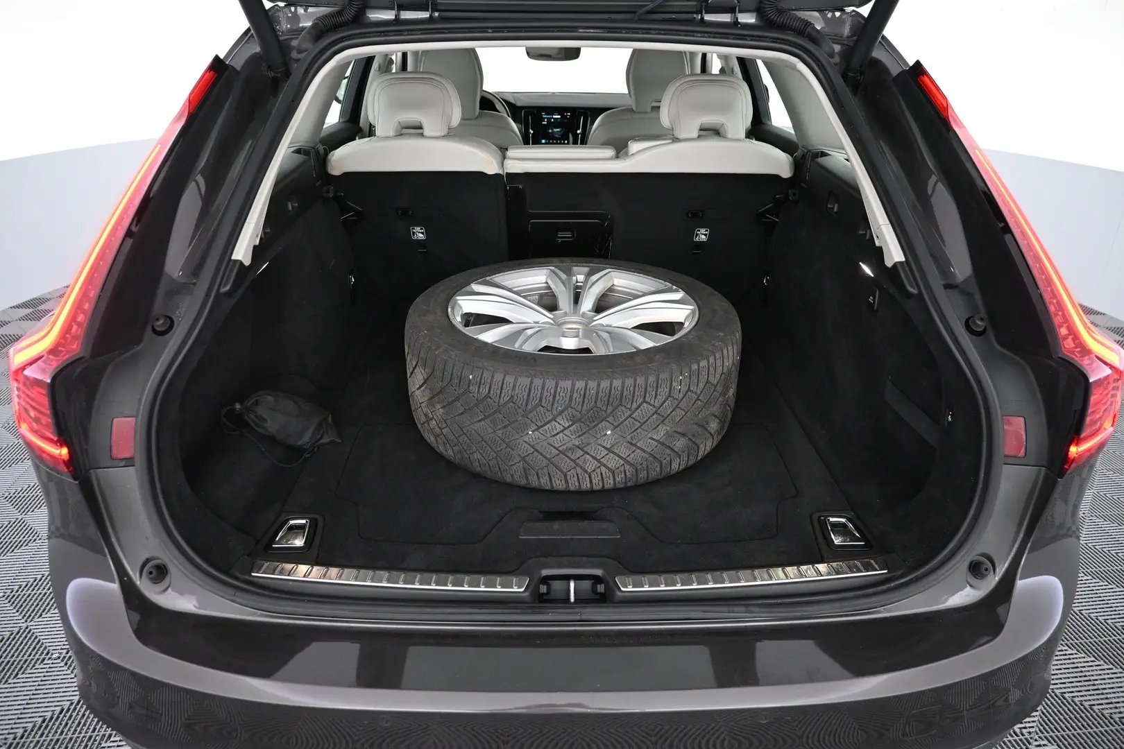 Car Image - 1poM6ld5W9qUoDDzLonBj6