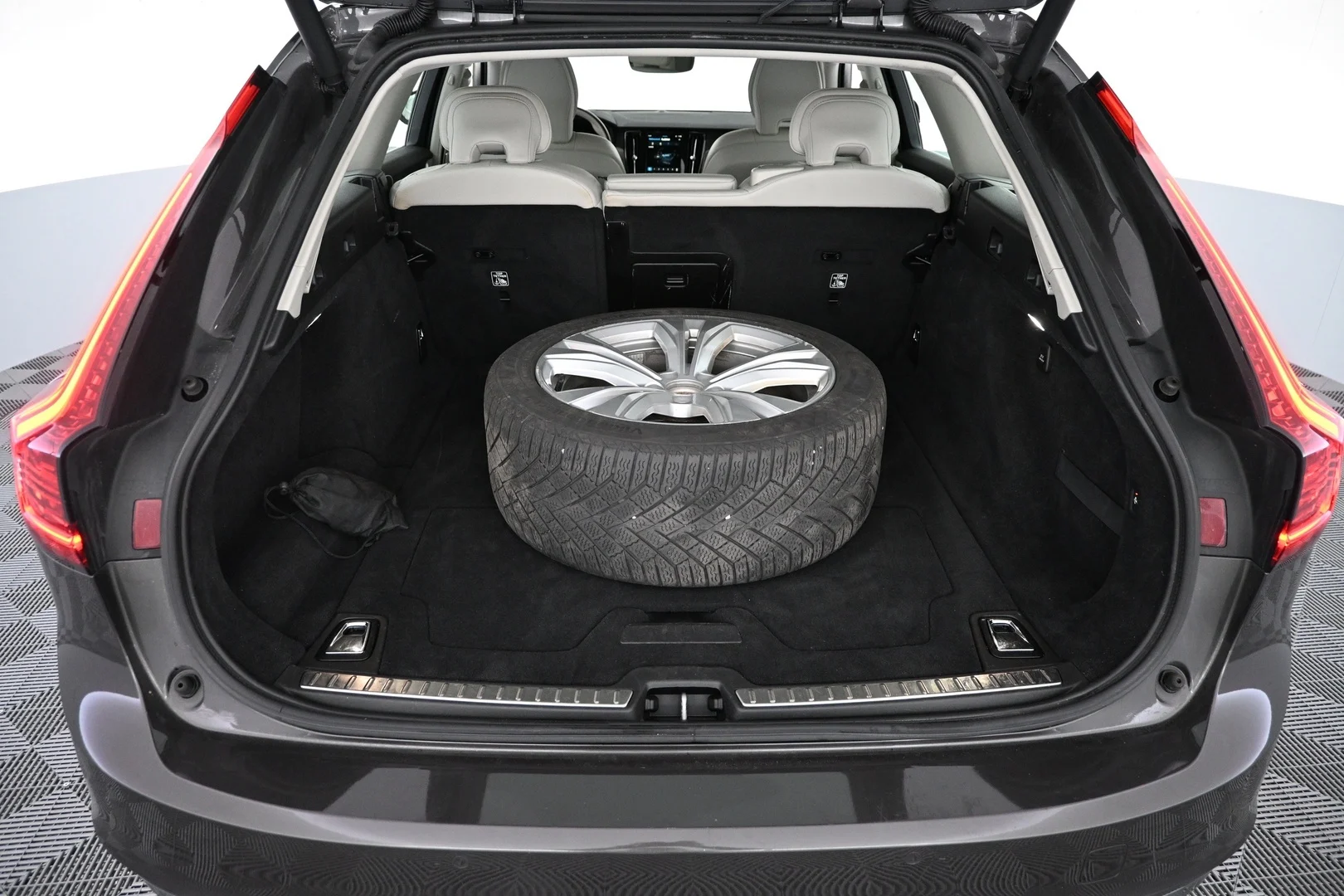 Car Image - 1poM6ld5W9qUoDDzLonBj6