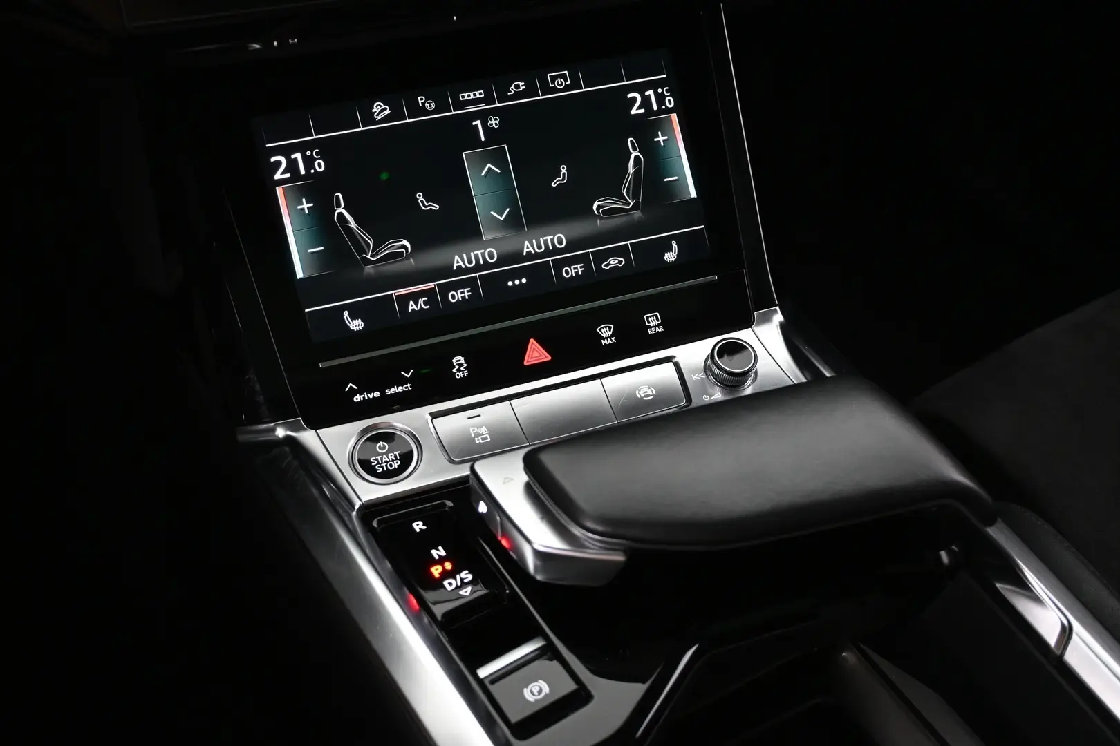 Car Image - 6wRYKQ3FzQ955qGfq9gszX