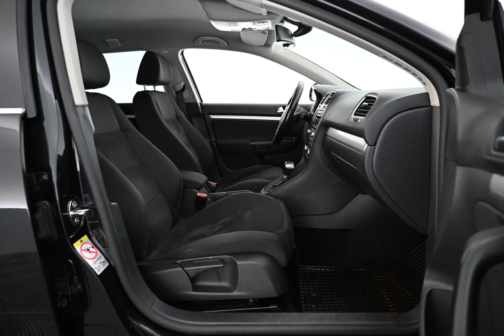 Car Image - Nz6VlDXkVubTryVsHzoJA