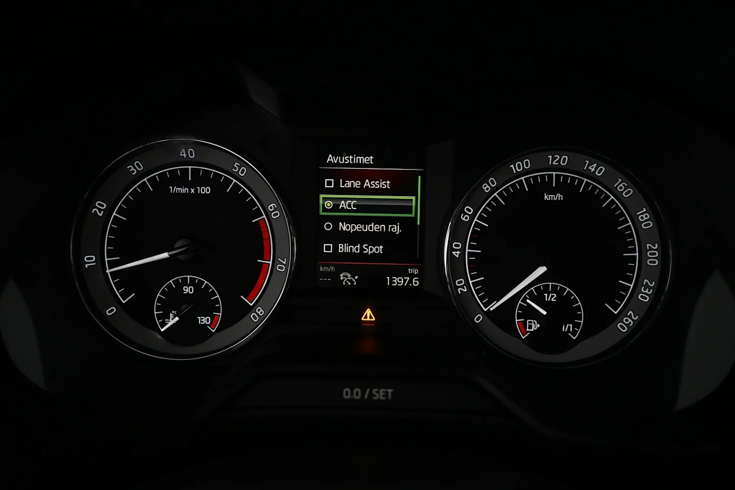 Car Image - 2w1N4dw5wkCBVg90khWsTi