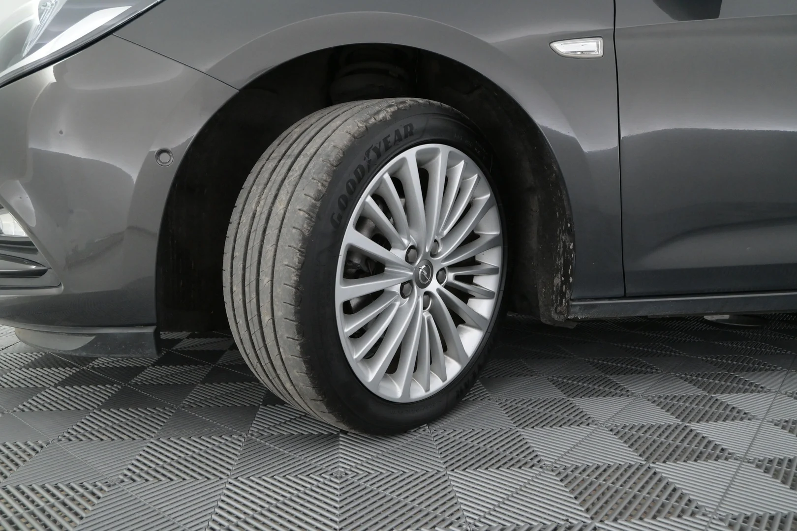 Car Image - rWY4bQcUAwrS8ythy5s2q