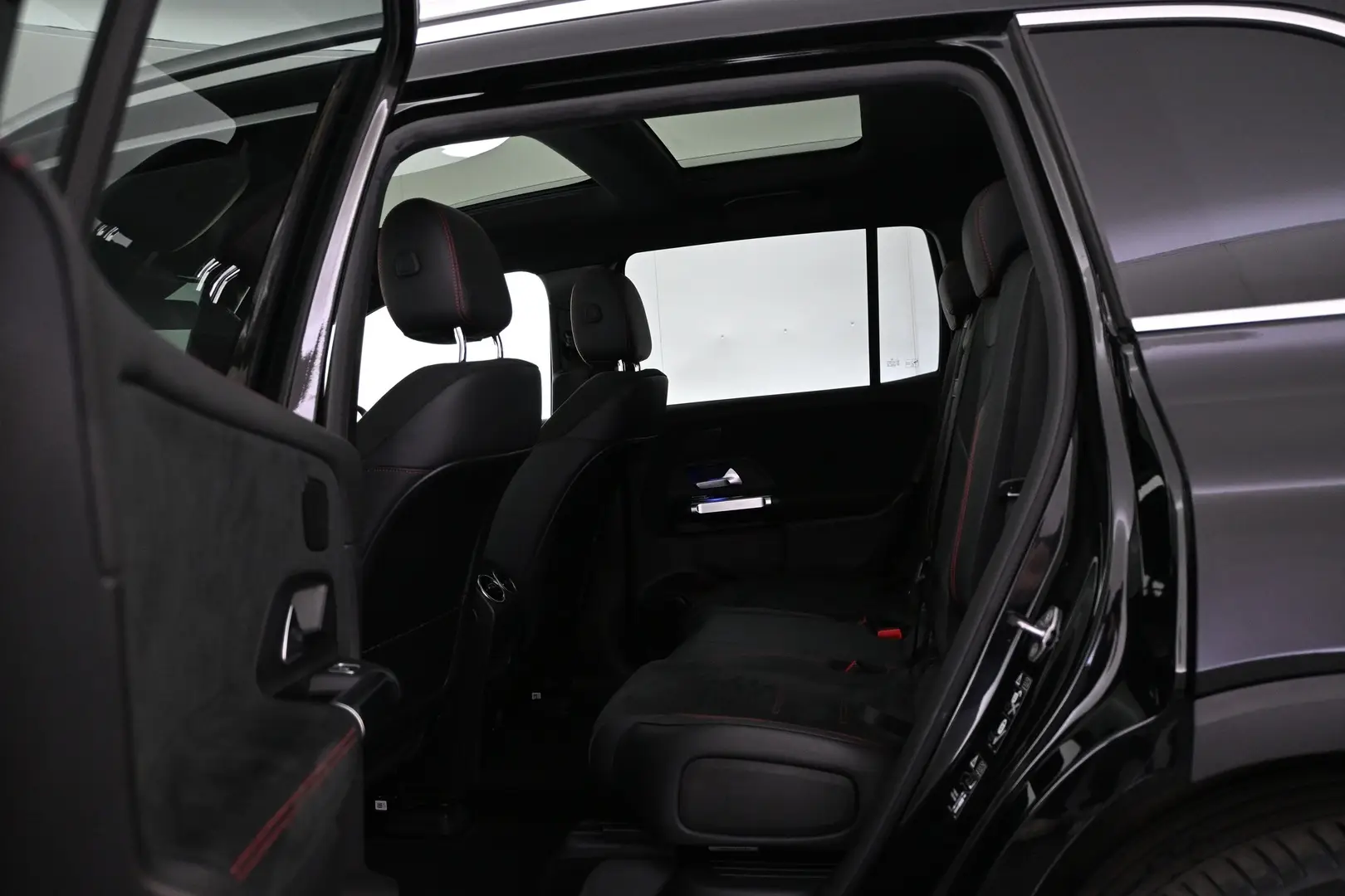 Car Image - UsILVOvaHHX3ahRXsKtTZ