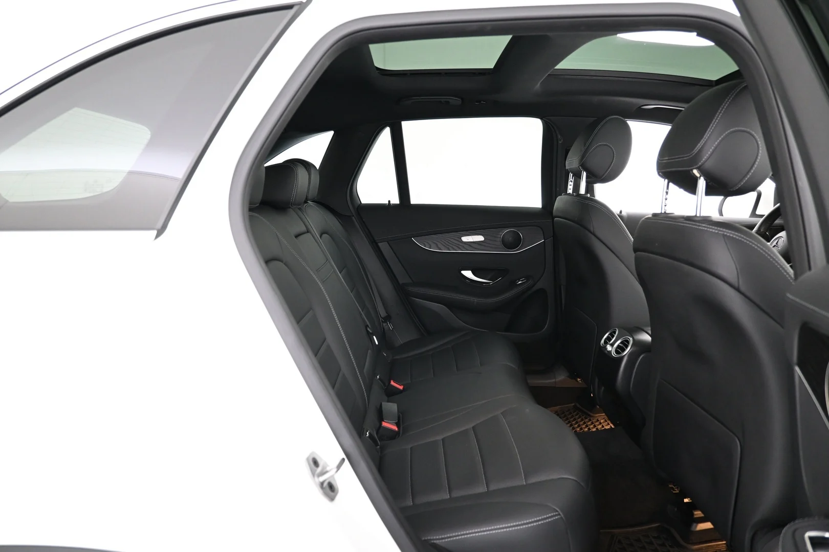 Car Image - 1YbaAPaxvETZtQ7R6rz4pE