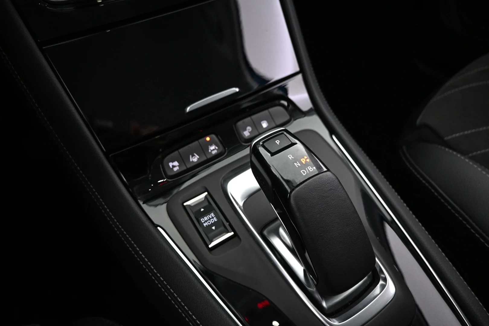 Car Image - 5xDAt1UqKwBe0EISvuj3fL