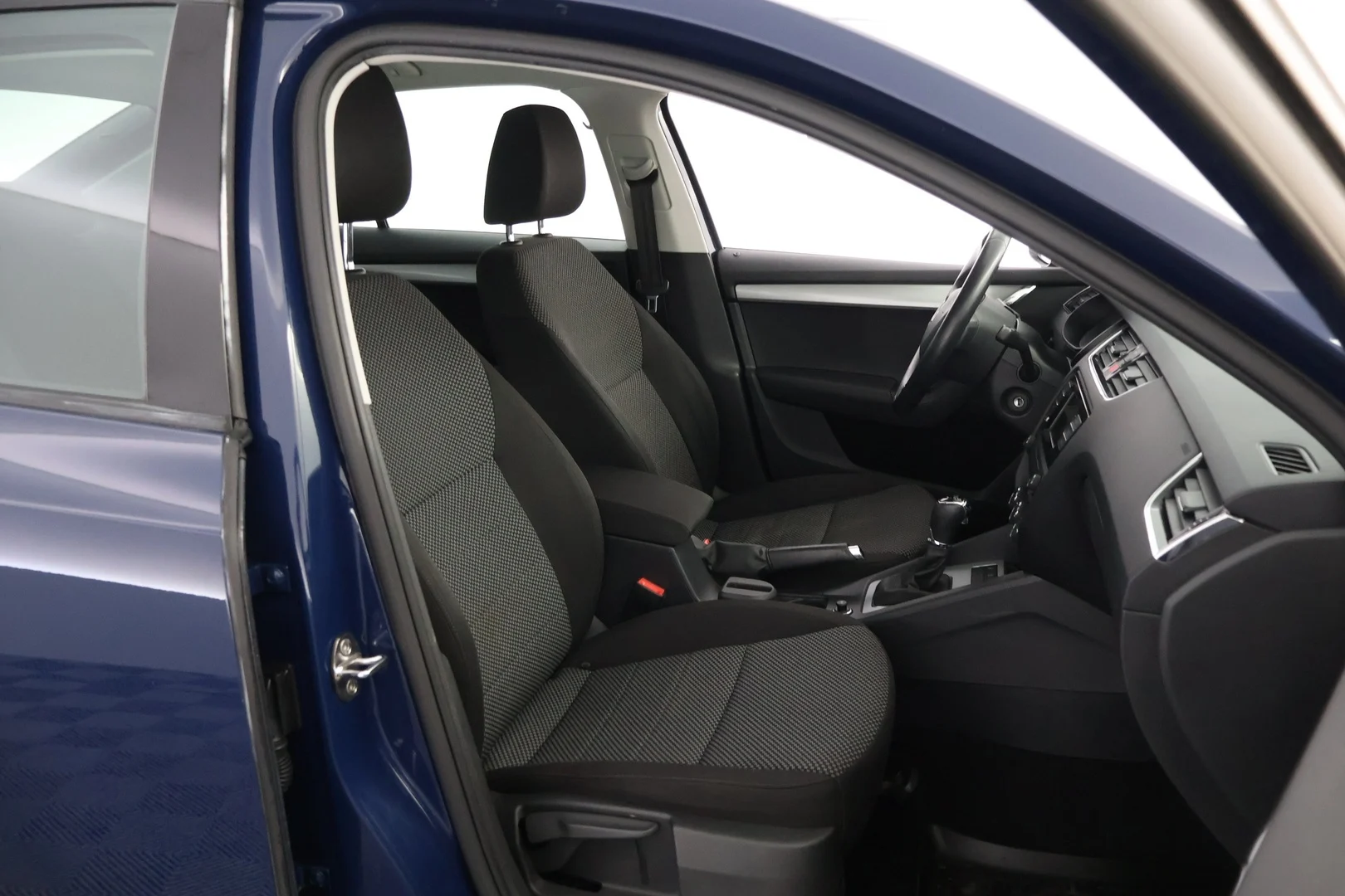 Car Image - 4mMU677XFS0Xh9MYCyPofk