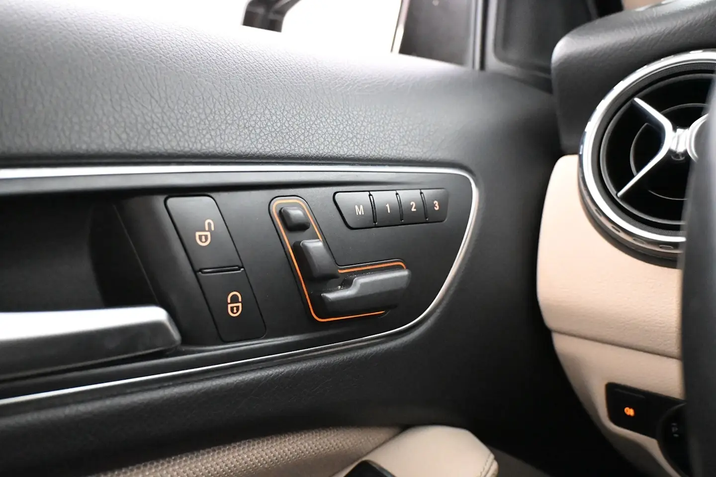 Car Image - 5w7lrbdgeCAUuwgsaEDotZ