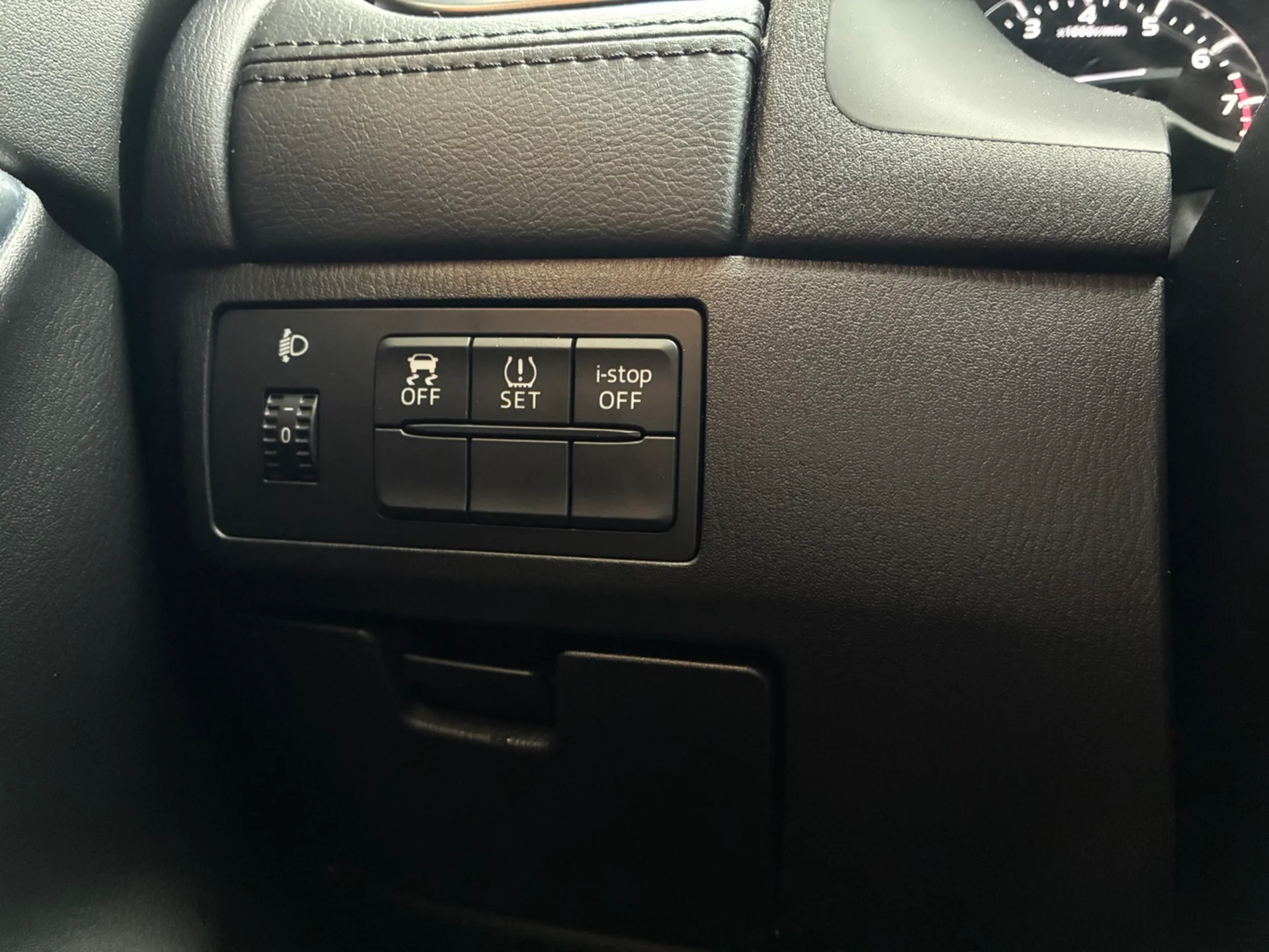 Car Image - 1QKH5SEw0i70pg6DaOl14H