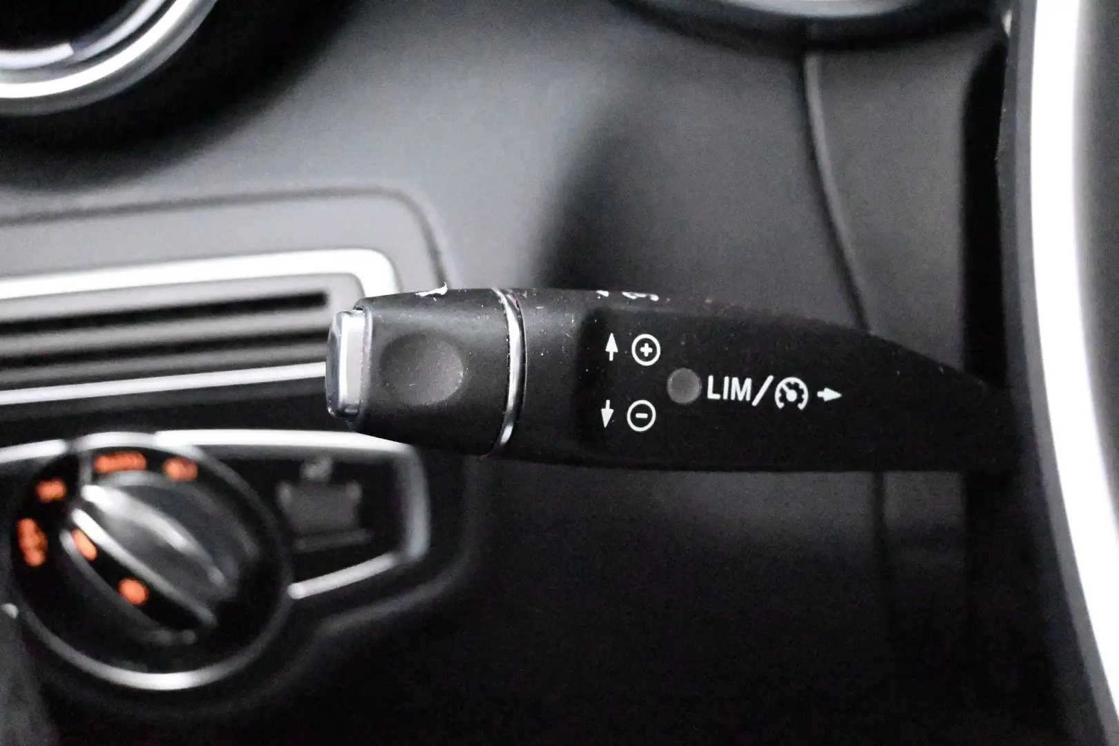 Car Image - 1TrvBSQlrkAozOUvFCDig3