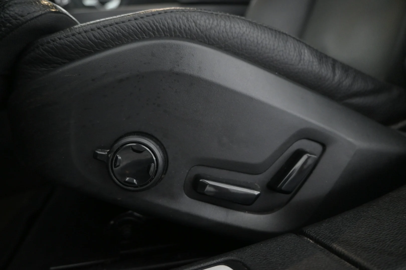 Car Image - 3a0JDmYQ66mCryKzmQ0sws