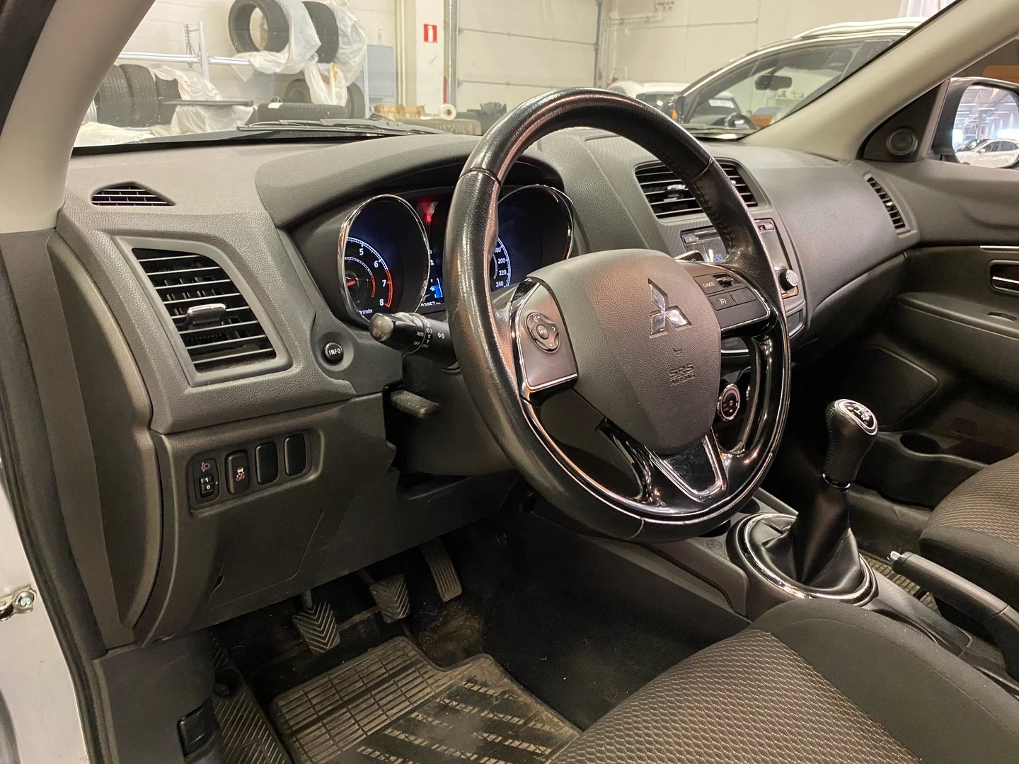 Car Image - UkrHAALCzTJ3BgZgKrHYc
