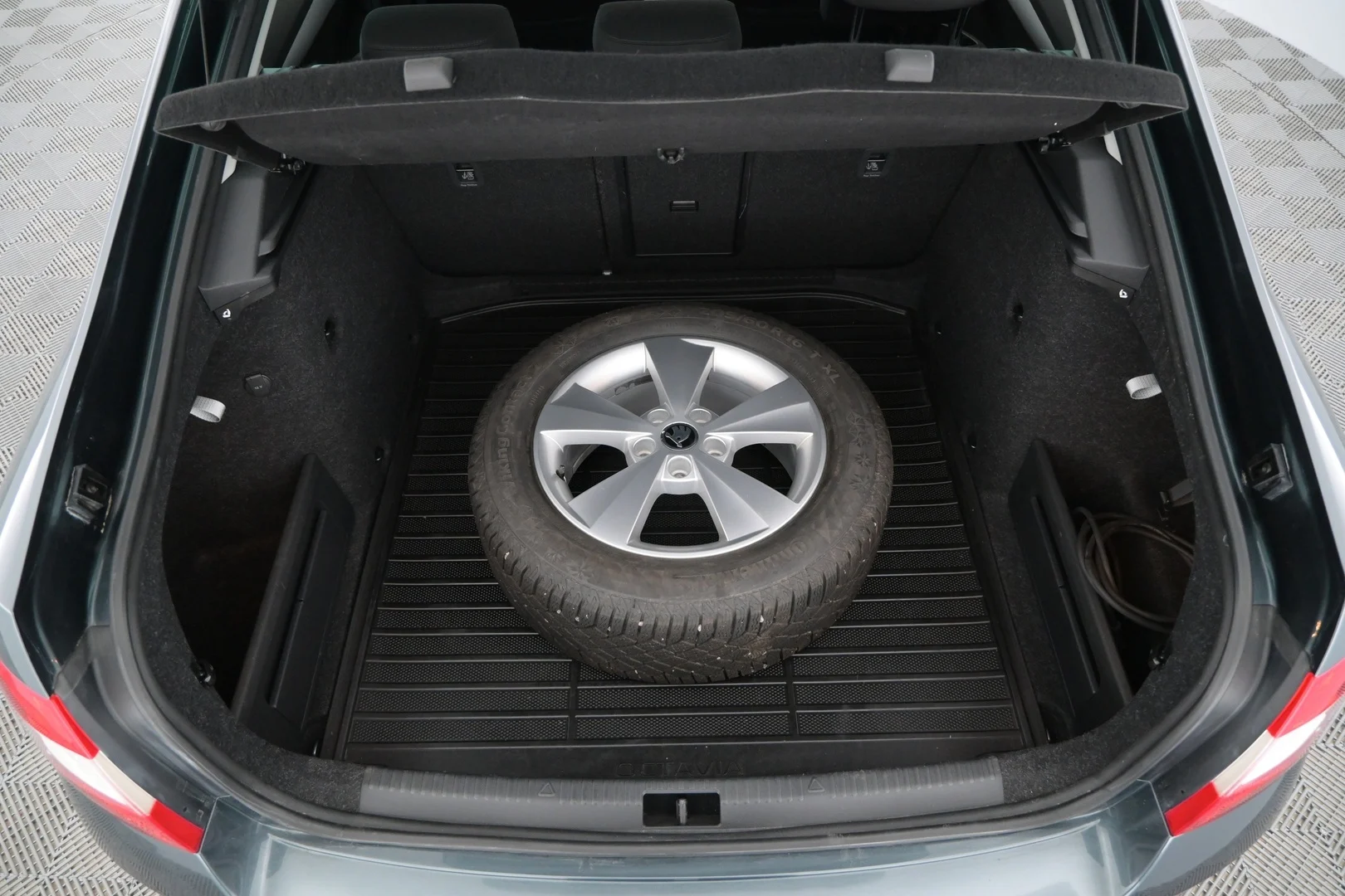 Car Image - 1rSiDcLSTNHVlCr4YYGnd0