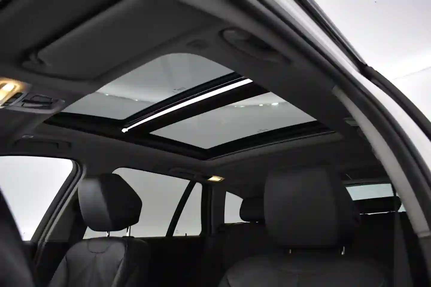 Car Image - 4SM11ISyVva2DsfwpDnnmH