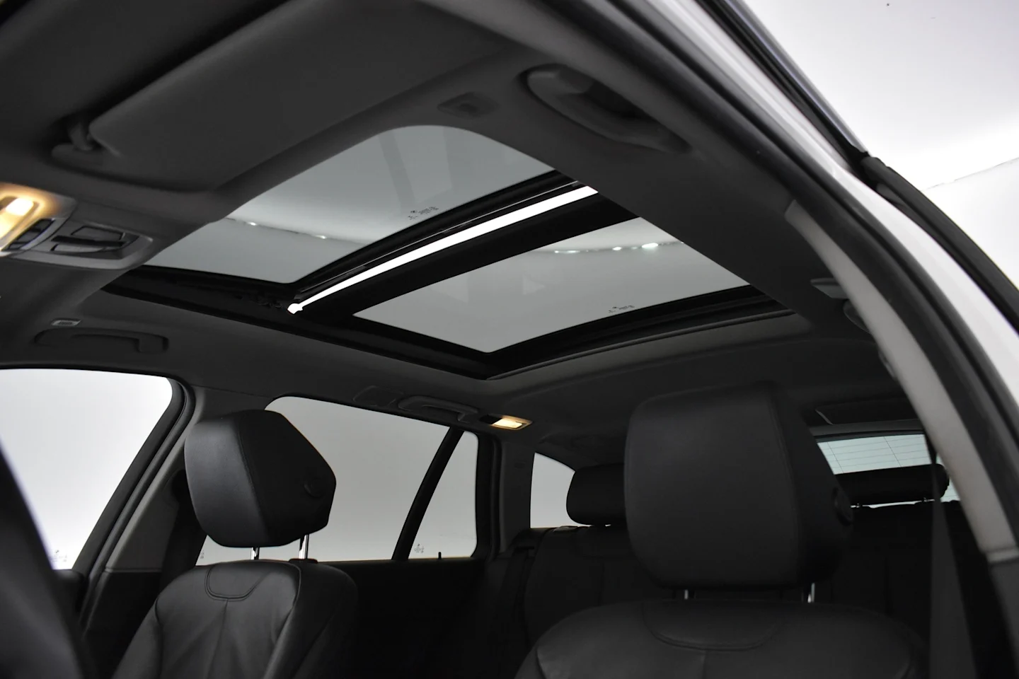Car Image - 4SM11ISyVva2DsfwpDnnmH