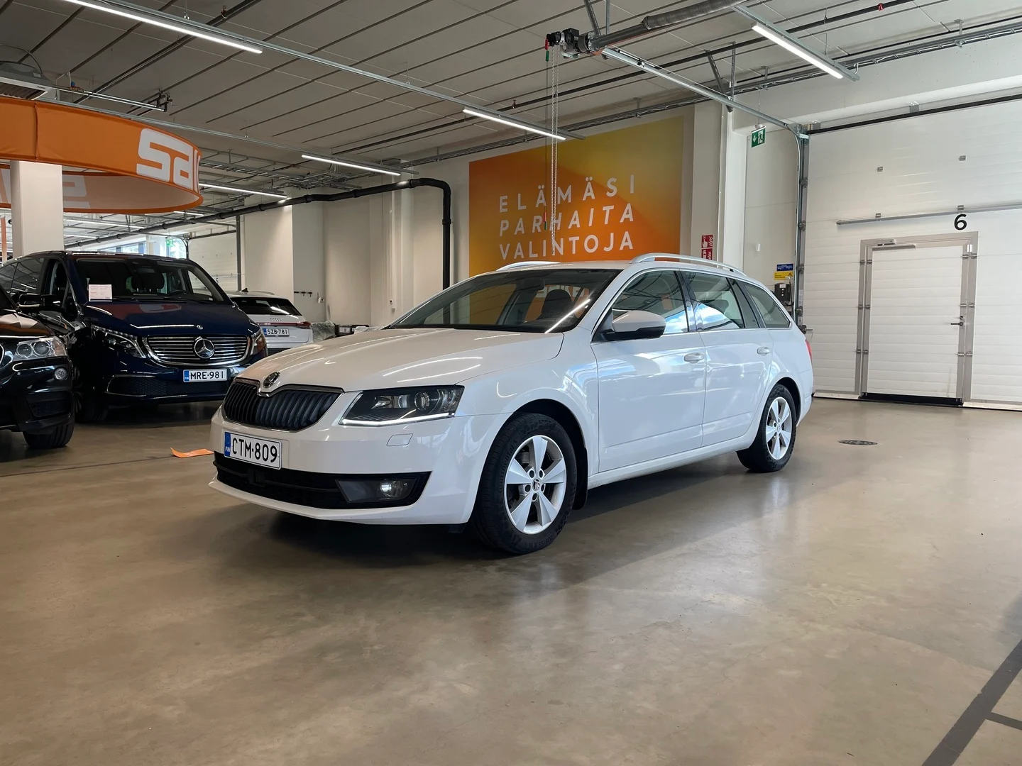 Car Image - 1GebavLqo5kndAcIWuF0C8