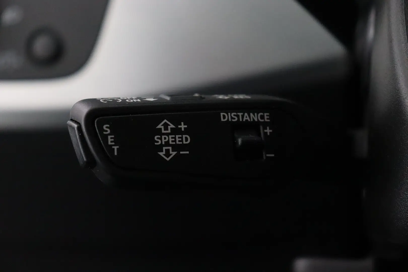 Car Image - 6V2qw2bC4tETOIepLLYlHk