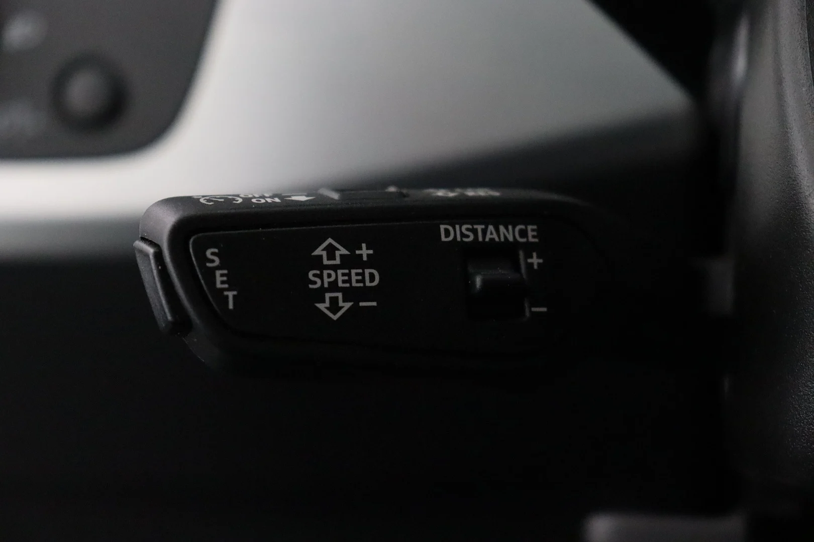 Car Image - 6V2qw2bC4tETOIepLLYlHk
