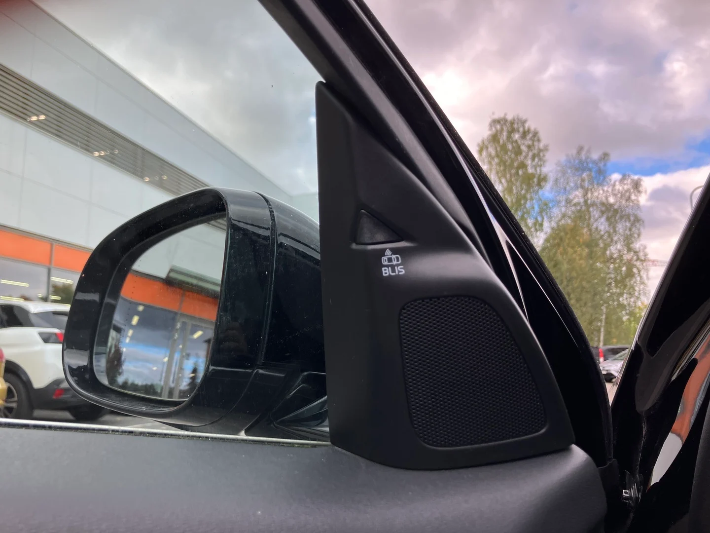 Car Image - 3mDGYb2FizyT0CLo329AIs