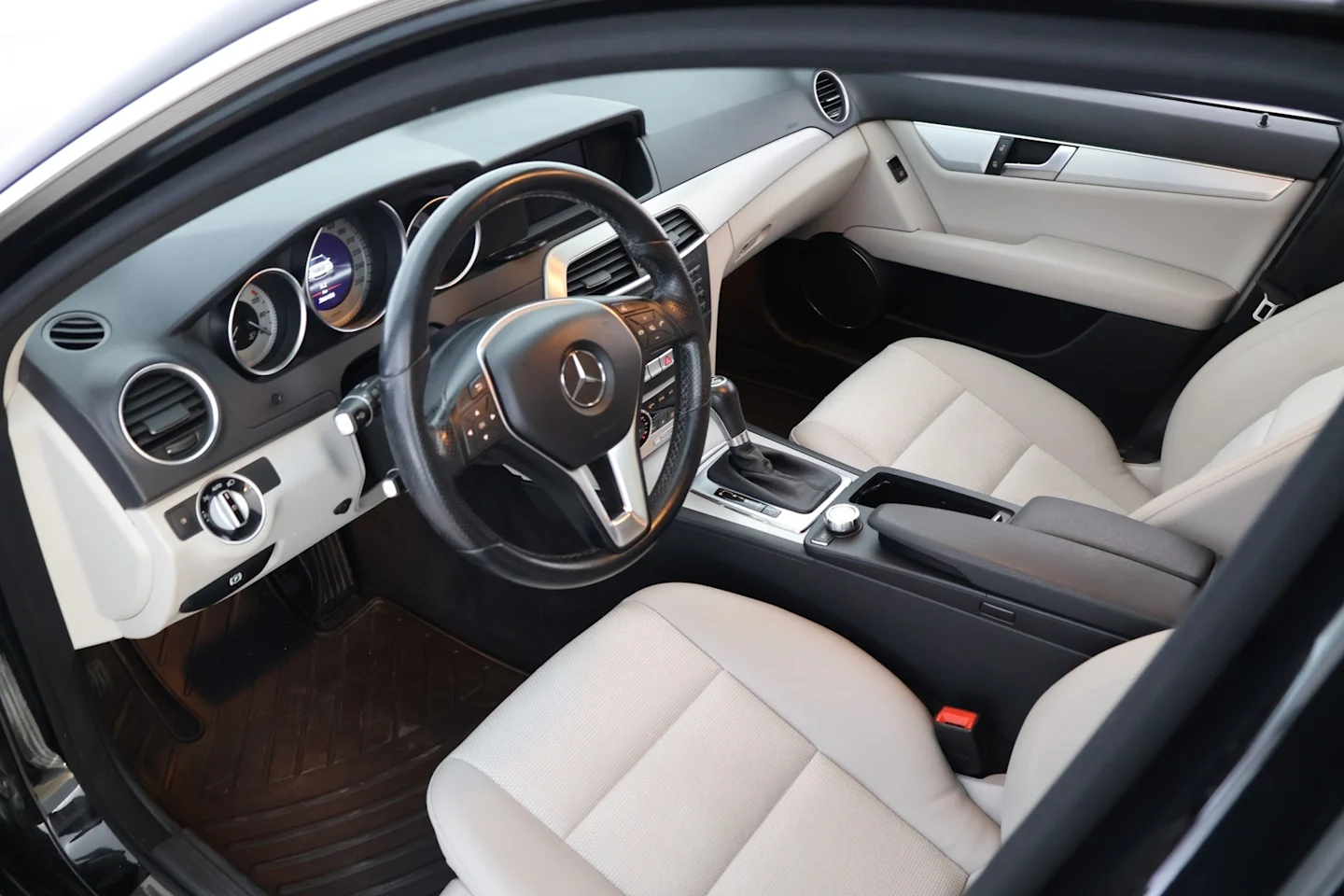 Car Image - 3OH0vimDN4cFyHNJEpuF6Y