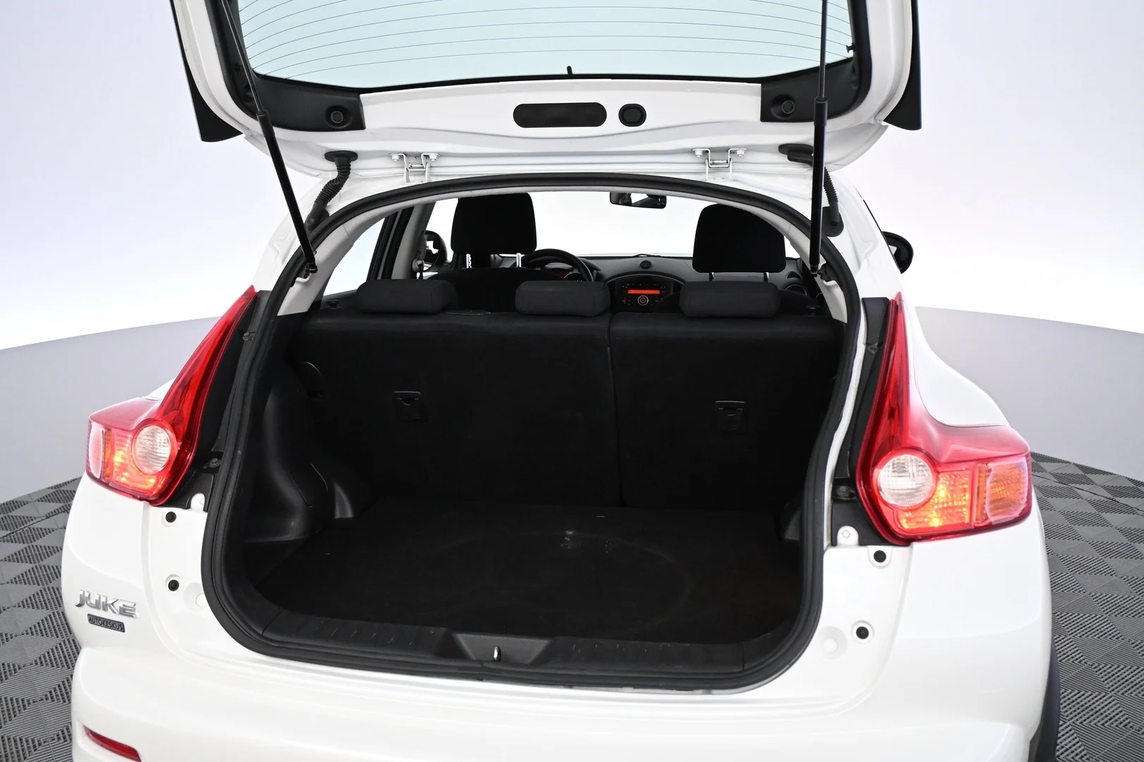 Car Image - 7LgmUIgAlLWbcoBfqSmjq4