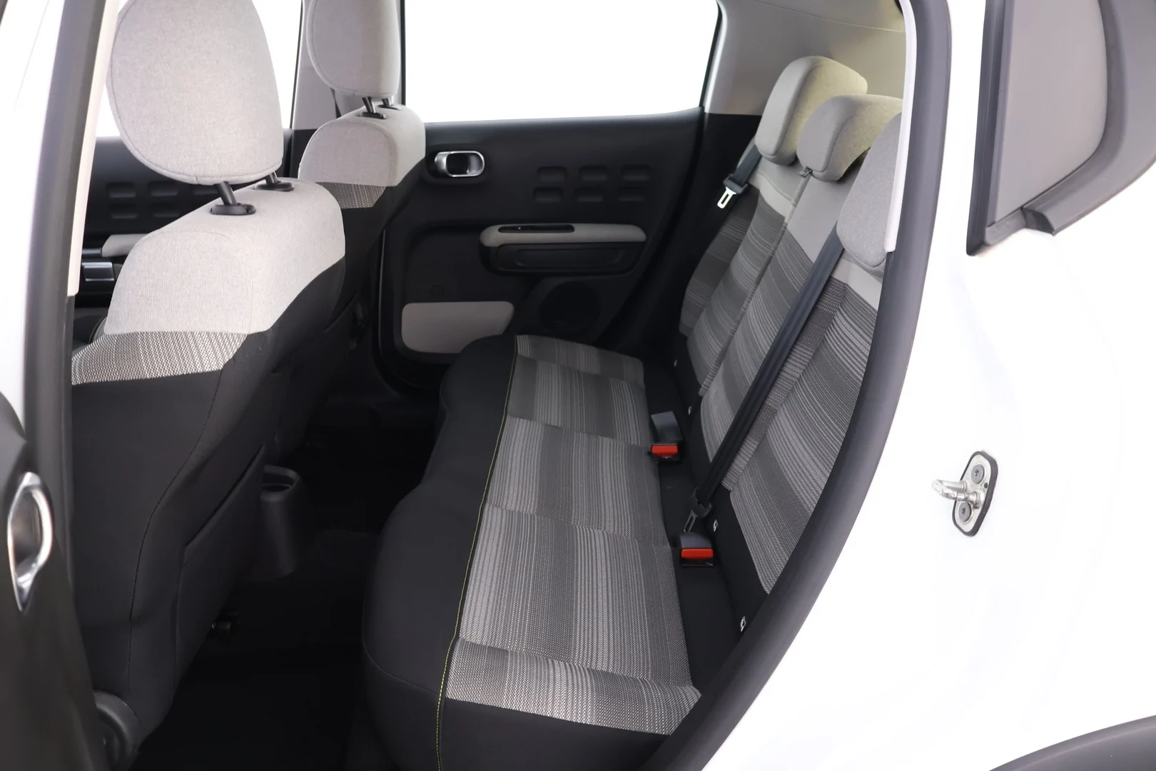 Car Image - 3szWca2g4XhDOVdSAhBeN6