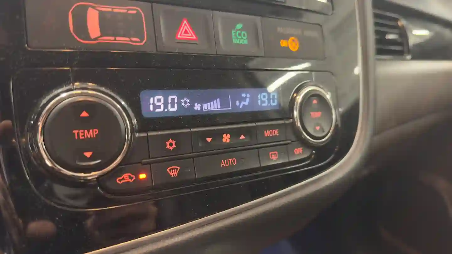 Car Image - 2al6FEdZ6H6WhMz0dQvOtM