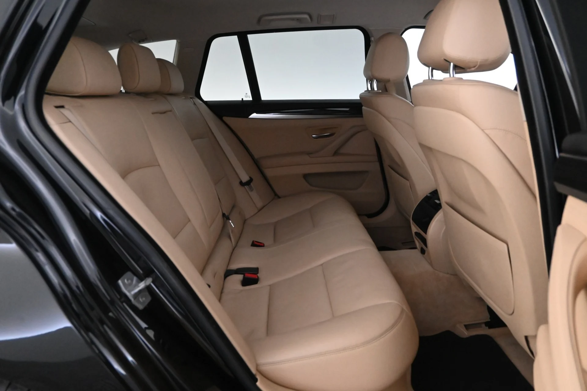 Car Image - 6CQmzXLQbUfuxjcGuvByGP