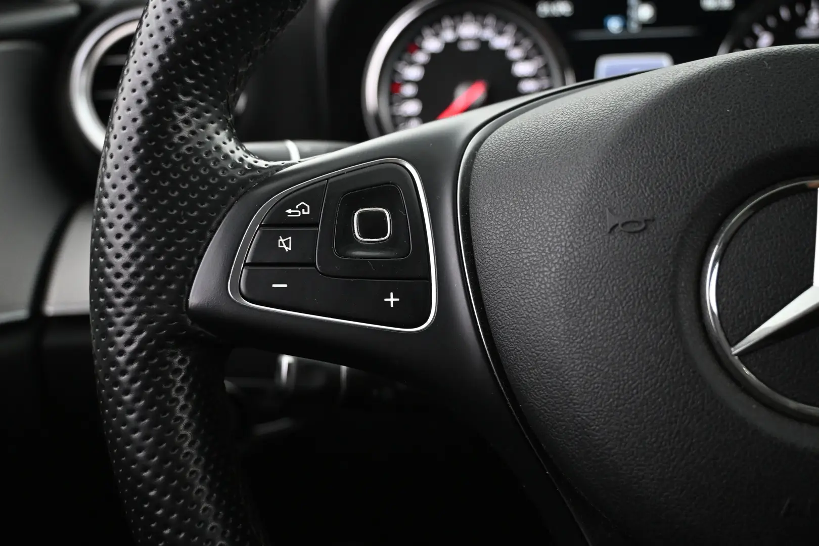Car Image - 4ycieKp5HddTie2lj6d9zV