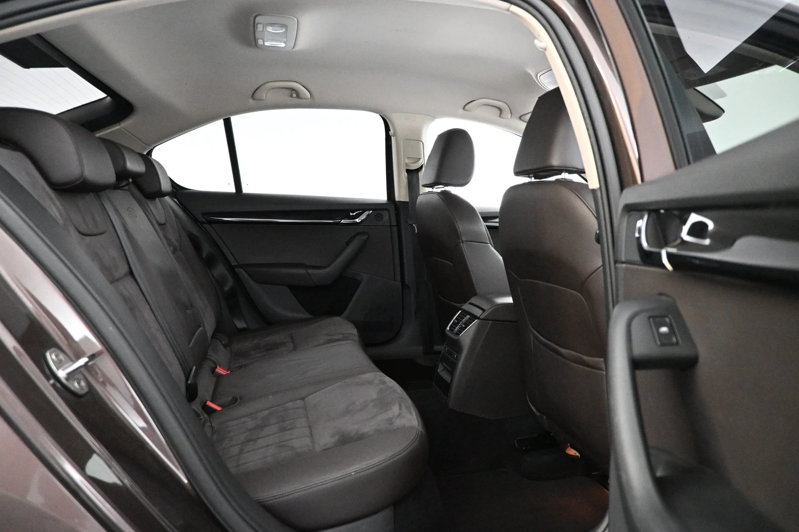 Car Image - 35xFRN5wE2tRrpM05gO0T9
