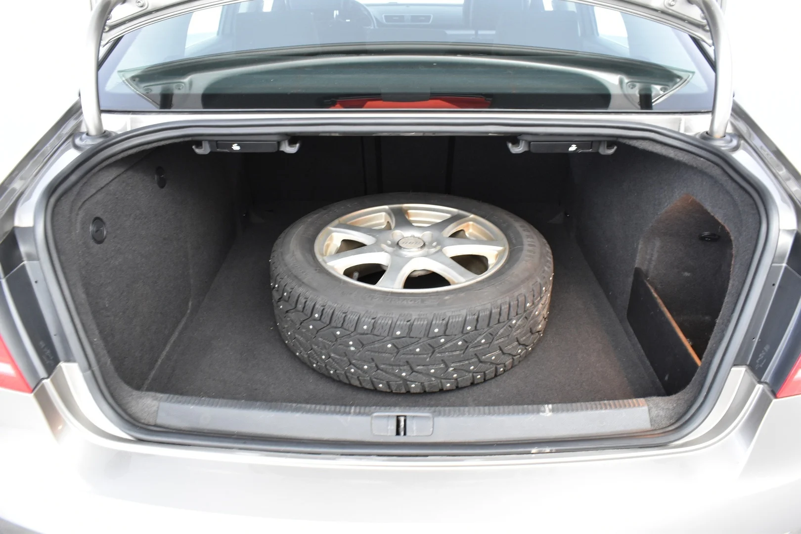 Car Image - 6O05LrKUUIFE8aZ01B2iI9