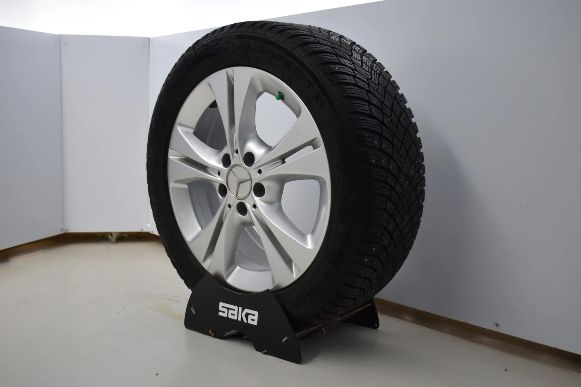 Car Image - 4ndovuNsbG4FBxw7sZ03C0