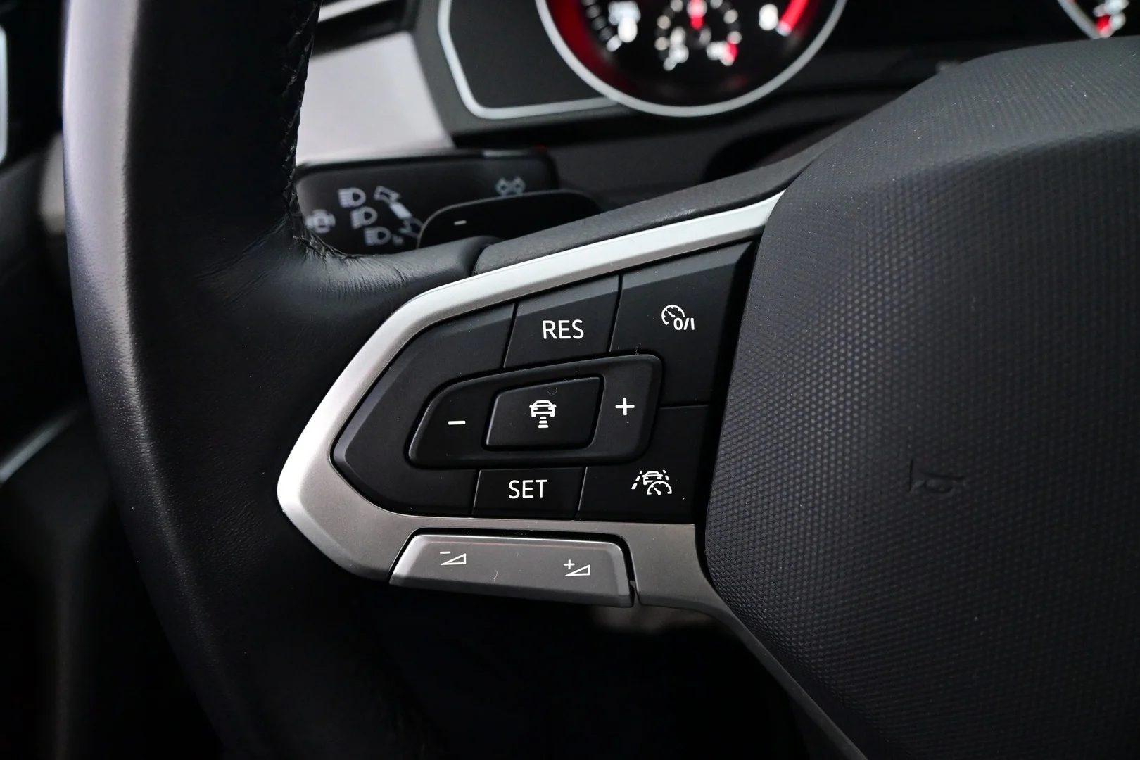 Car Image - NE2QGmWpa3dbhnJ52Z9YL