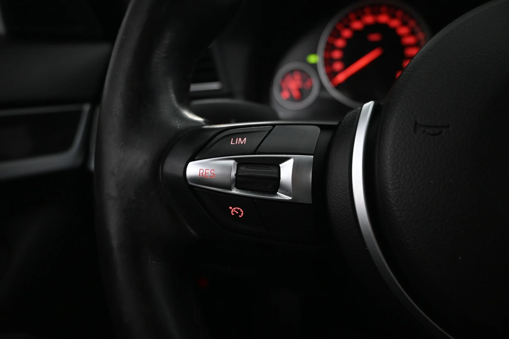Car Image - 2U94zLWa6EKHki0rdUCz88