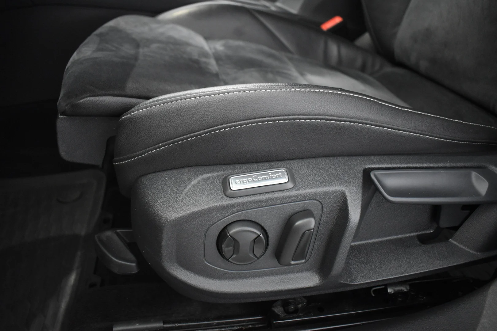 Car Image - 7dst6qBm5ZY0oqY7T95l0t