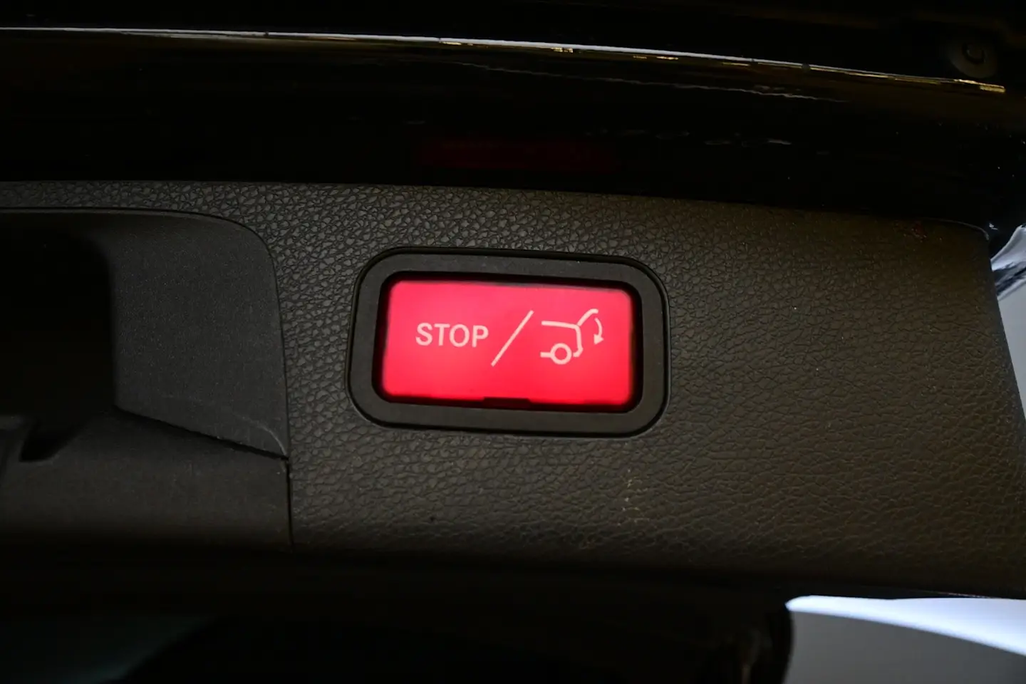 Car Image - 2F7RcurpM45RCFkMB1XRli