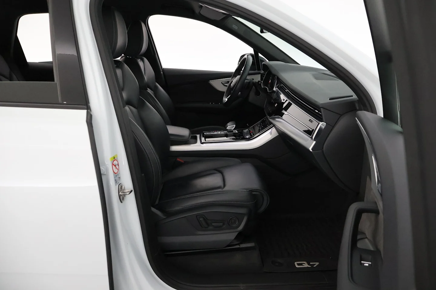 Car Image - 3zCw0Sth6BKwiQeEWDL33D