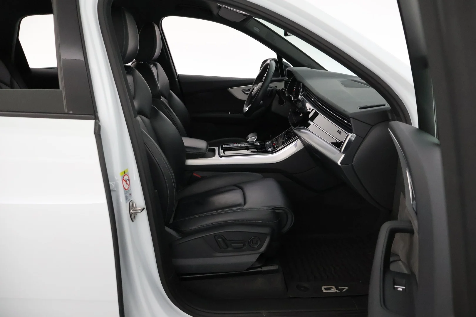 Car Image - 3zCw0Sth6BKwiQeEWDL33D