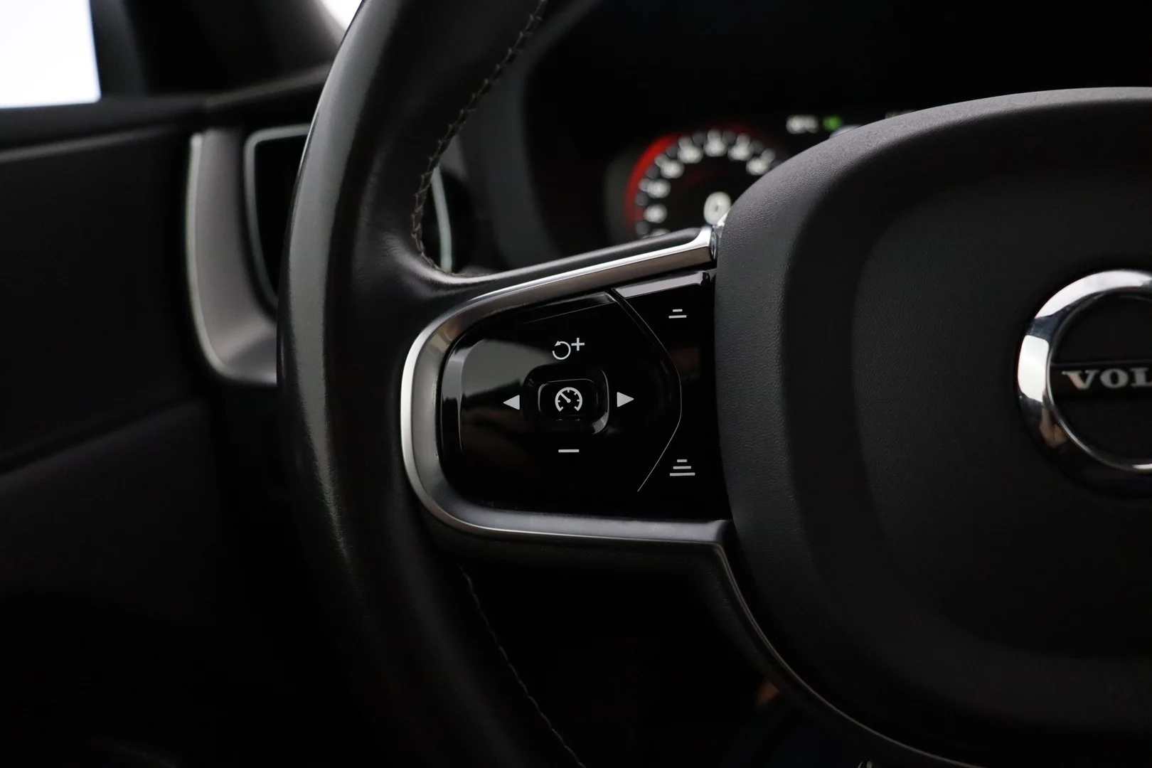 Car Image - AVsrydKDwcewLkVky9puJ