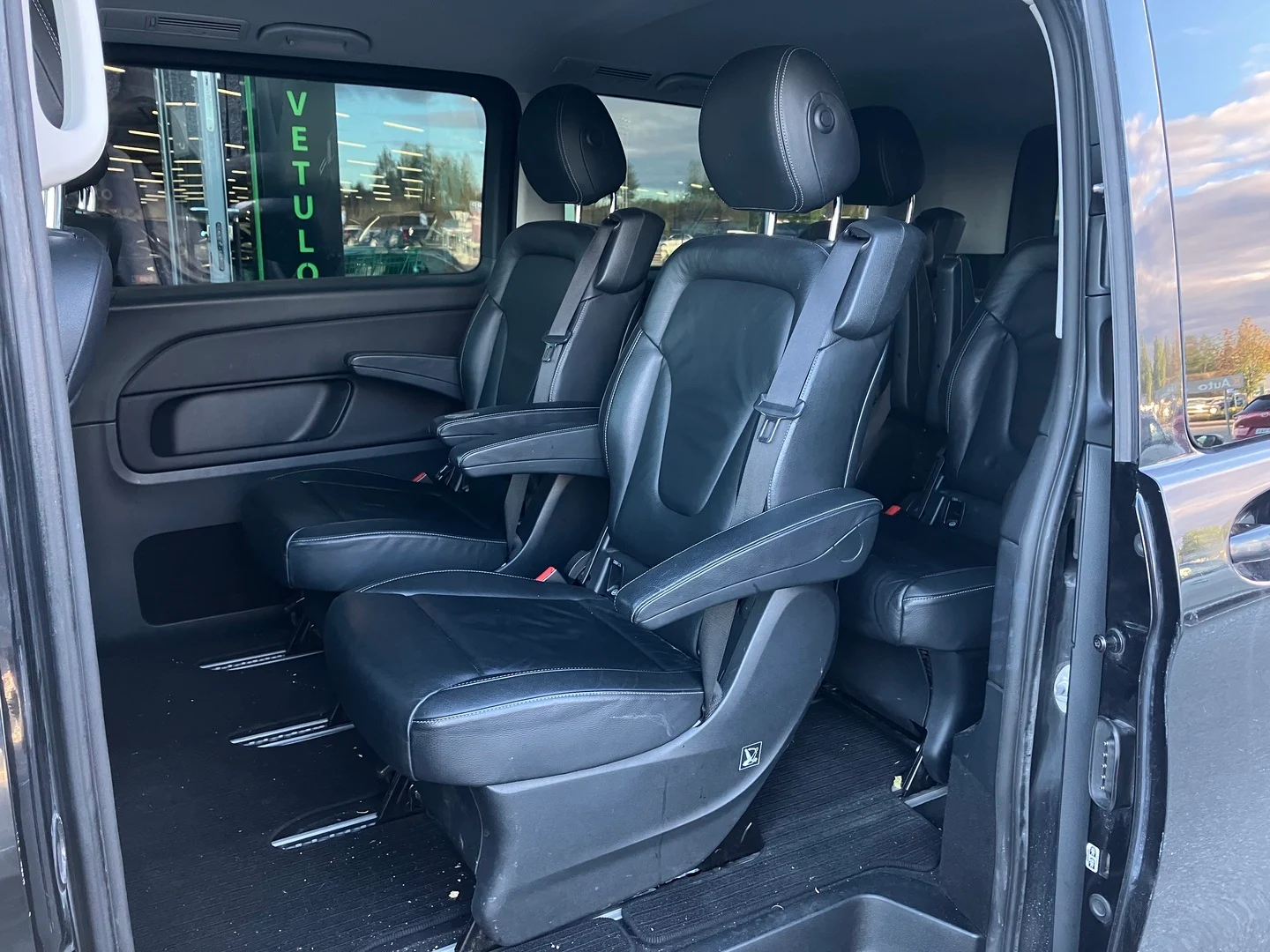 Car Image - 8M5XBrgRg4Zd8BZSsEZPy