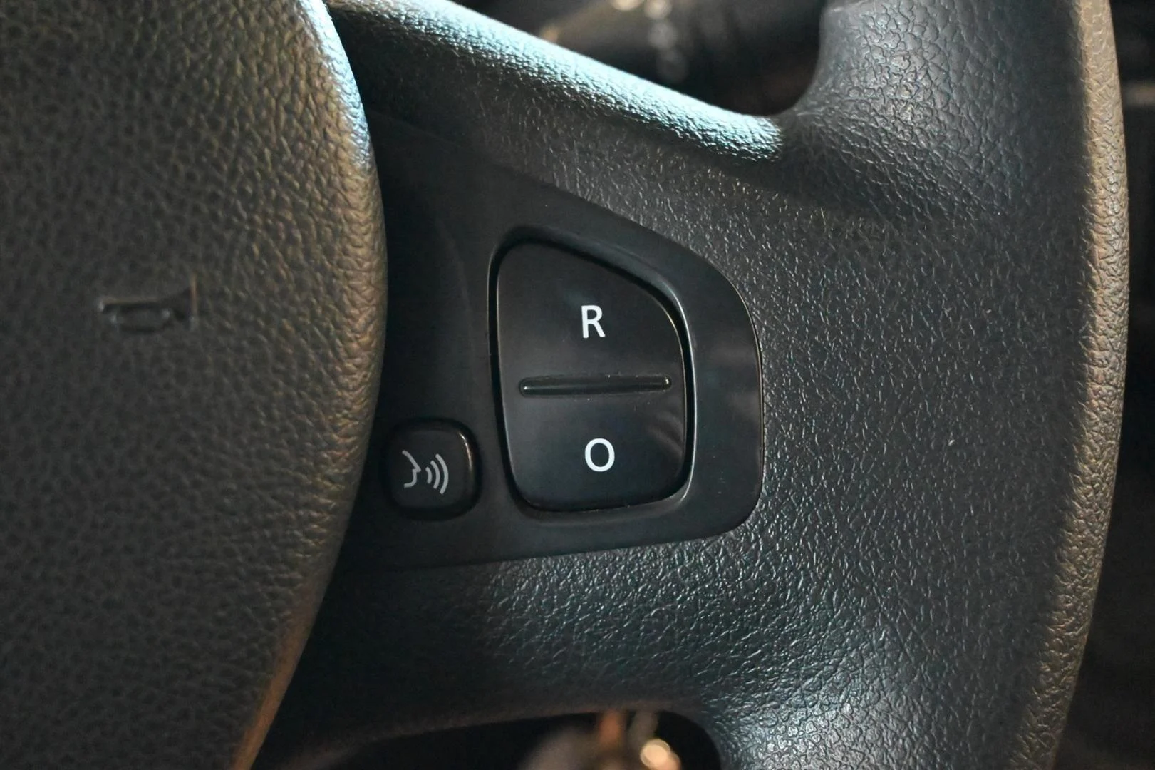 Car Image - 4qhEZQ710CPyITQjn7afU1